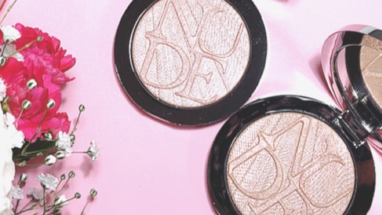 ディオールスキン ヌード エアー パウダー コンパクト グロウ